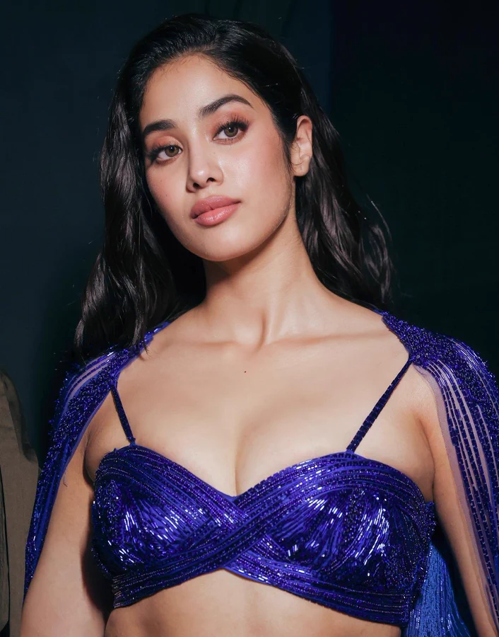 F2I28ambsAAWHDh?format=webp&name=900x900