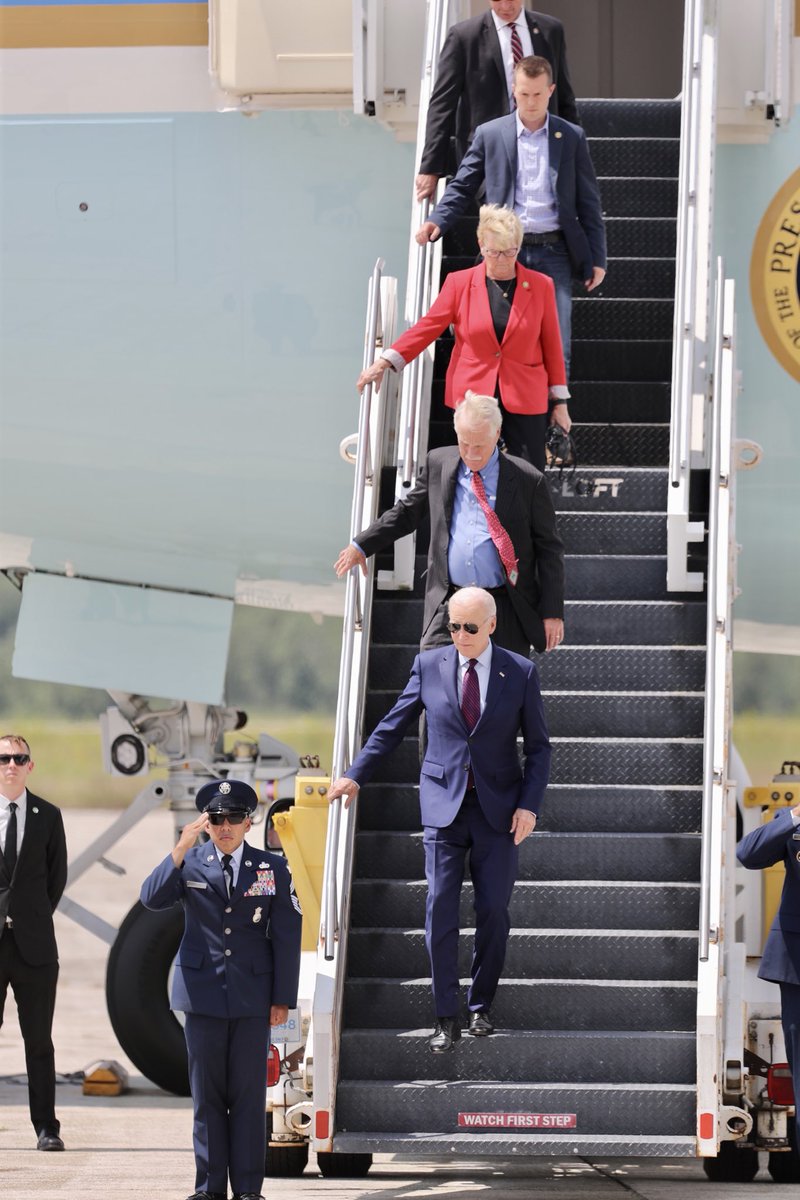 BenMcCanna's tweet image. Biden with 3/4 of Maine’s Congressional delegation. #mepoliticcs