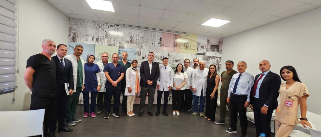 TKaganAtay's tweet photo. Fier'deki 🇹🇷🇦🇱 Dostluk Hastanesi'nde 🇹🇷🇦🇱 yönetici, doktor ve sağlık personeliyle biraraya geldik. Kardeş Arnavut halkına şifa dağıtan ve gönüllerde taht kuran hastane sağlık personeli ve üstün donanımıyla gururumuz 🇹🇷🇦🇱💯 @MemorialFier @GManastirliu @ariffinike @TC_Disisleri https://t.co/zL2vbnLDhO
