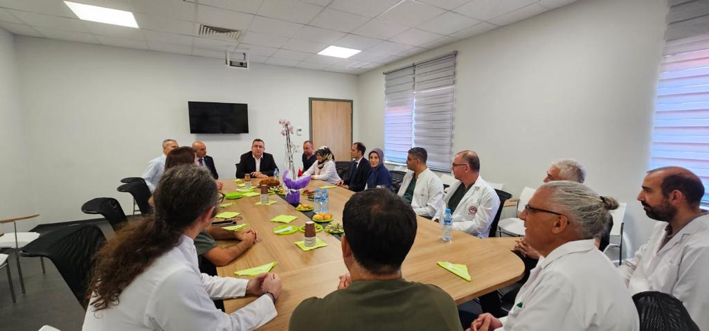 TKaganAtay's tweet photo. Fier'deki 🇹🇷🇦🇱 Dostluk Hastanesi'nde 🇹🇷🇦🇱 yönetici, doktor ve sağlık personeliyle biraraya geldik. Kardeş Arnavut halkına şifa dağıtan ve gönüllerde taht kuran hastane sağlık personeli ve üstün donanımıyla gururumuz 🇹🇷🇦🇱💯 @MemorialFier @GManastirliu @ariffinike @TC_Disisleri https://t.co/zL2vbnLDhO