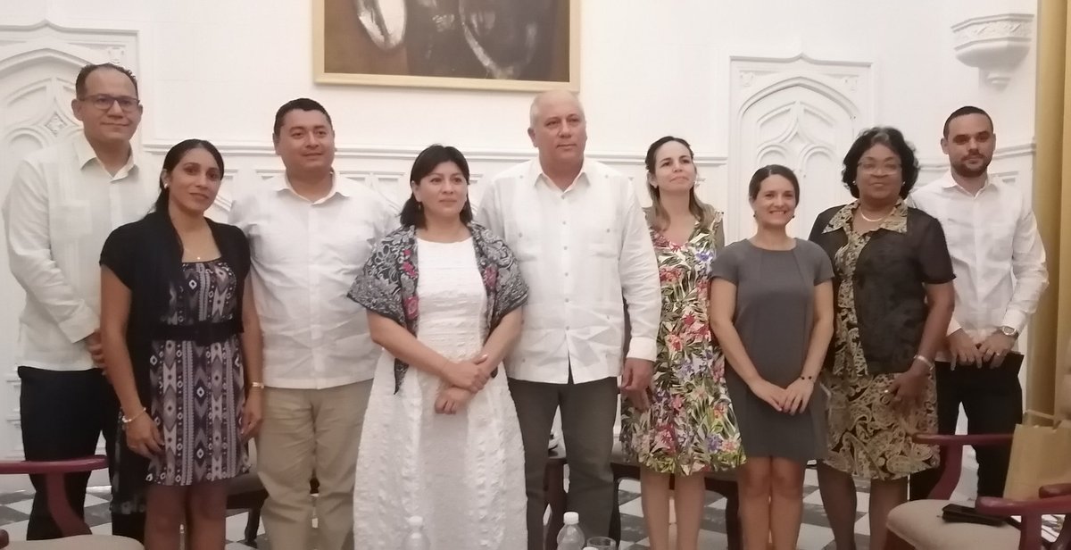 #Cuba La Ministra de Cultura de #ElSalvador, <a href="/Mariemmpleitez1/">Mariemm Pleitez</a> fue recibida por su homólogo cubano <a href="/AlpidioAlonsoG/">Alpidio Alonso Grau</a>.
Sostuvieron un cordial encuentro  en <a href="/CubaEsCultura/">MinCult - Cuba</a> La presencia del Ballet Nacional de El Salvador en el Teatro Nacional de Cuba es prueba de ello. 
#CubaEsCultura