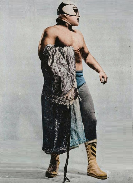_LosColiseinos's tweet photo. El Halcón. El gigante calumniado. Danny Ortiz es uno de los luchadores A NIVEL MUNDIAL más fantásticos de la historia. De alta escuela y físicamente competitivo, alabado en las tres capitales de la lucha libre pero injuriado a nivel local. Ni ingrato, ni fraudulento, un gigante. https://t.co/oJG2IdOdqe