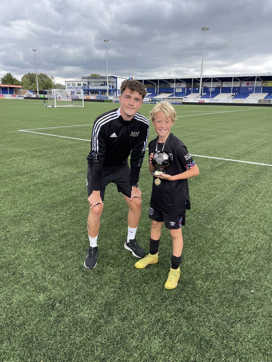 Mark Noble Football tweet media