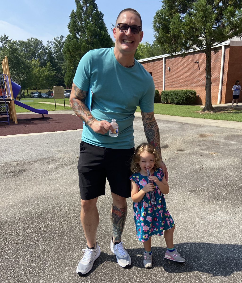 AcworthLiteracy's tweet photo. Thank you to @Dayco_Systems for the popsicles on the playground to welcome this year’s 2nd graders to our school! Such fun meeting new friends! @Team_AcworthES @EmanuelTorralba https://t.co/5pAyZAs25F