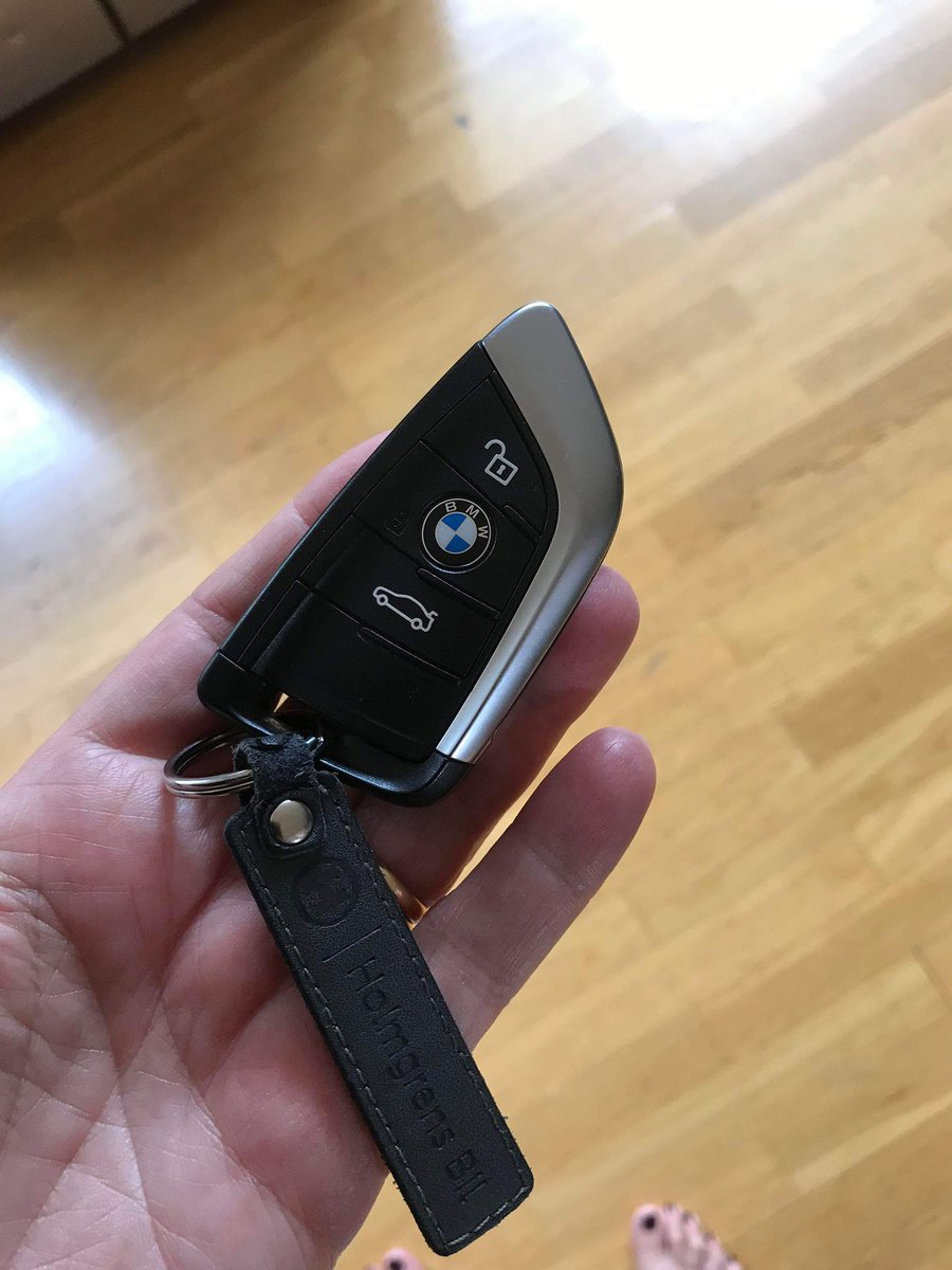 thingelingela's tweet photo. Twitter!
Min kompis S tappade sin nyckel på Nacka Sjukhus härom veckan. Nyckelringen har en Spotifylänk till en Robbie Williams-låt. Kan vi hjälpa till att hitta den? Hittelön värd namnet.
#sprid #twitterMagic https://t.co/DLMz7VqiDN