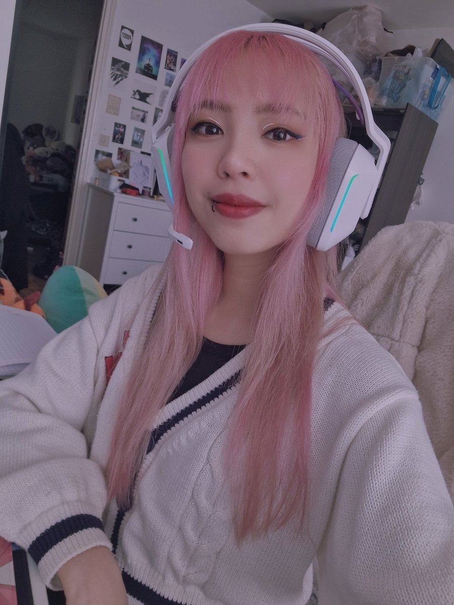 AliceOlw's tweet photo. Hair crisis since April lmao 😭 https://t.co/3vH4WV9zmZ