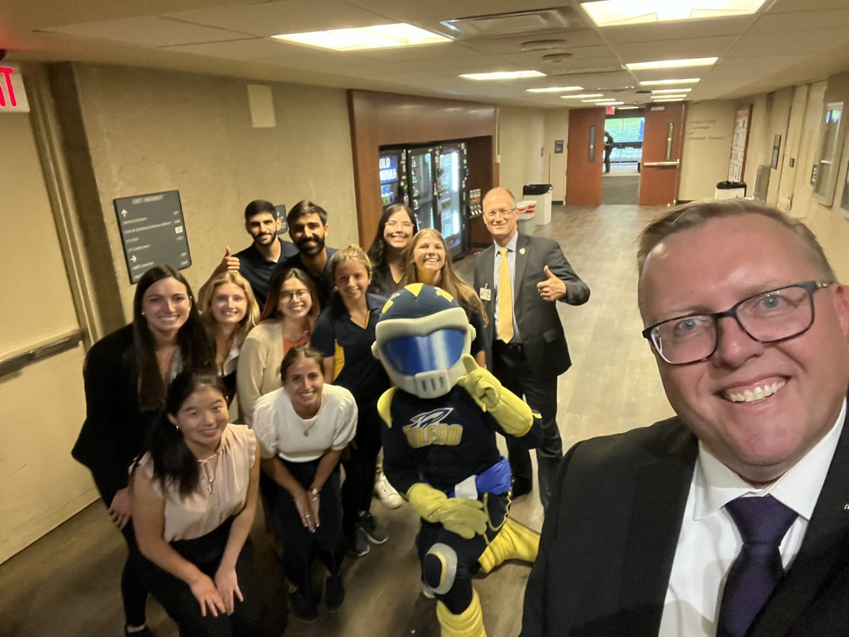 randeworth's tweet photo. New @UToledoMed MD student orientation is one of my favorite times of the year. Good luck class of 2027….you’ll do great! I love my job!! https://t.co/Sshevclo8m