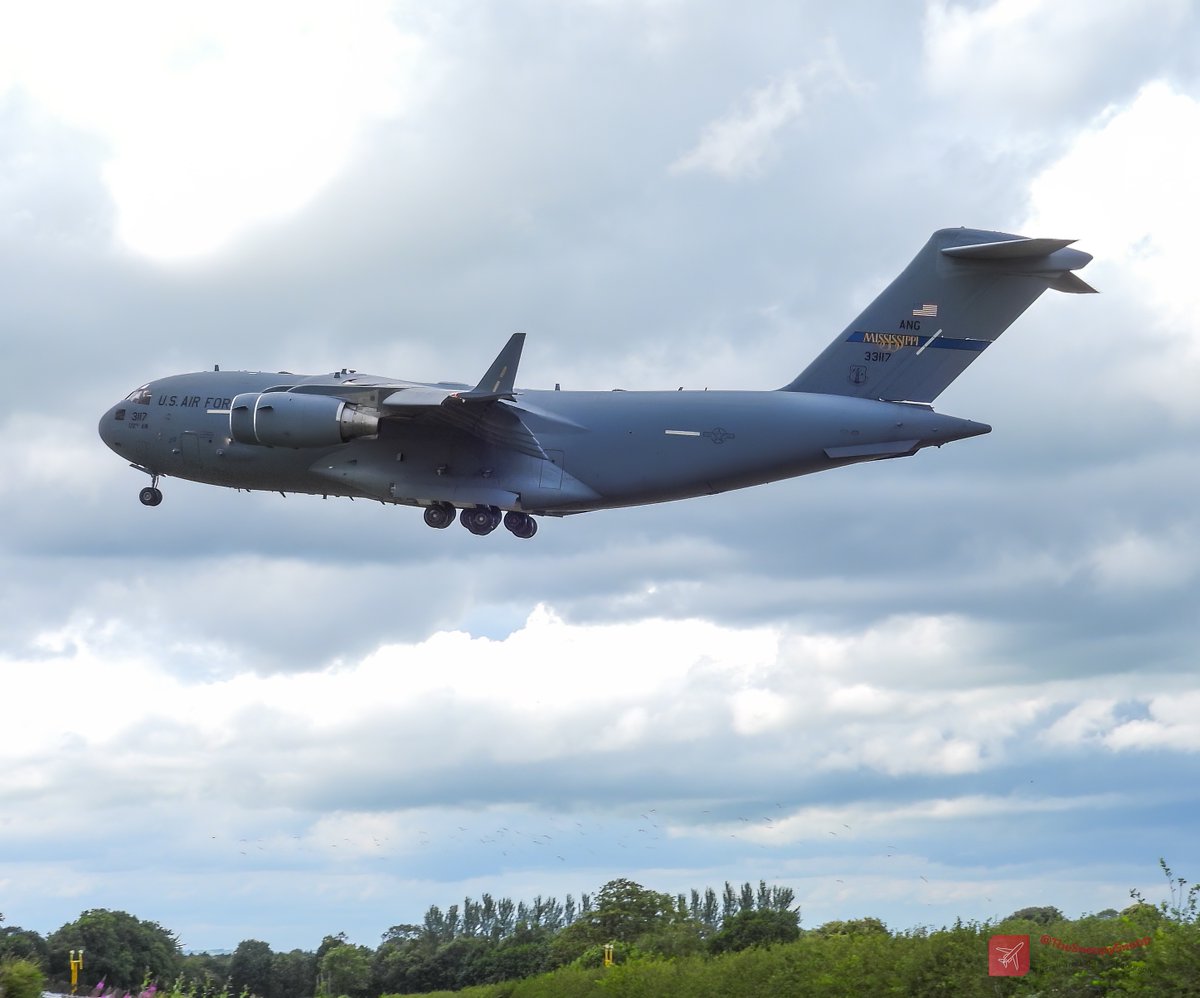 TheSnoopySnoop's tweet photo. #RCH321 C-17A Globemaster III #AE119A 03-3117 USAF @nationalguardMS Mississippi ANG

Landing in gusty side winds at Belfast International today from Muwaffaq Salti AB, Jordan

#avgeek #planespotting https://t.co/kfUE7aCQtV