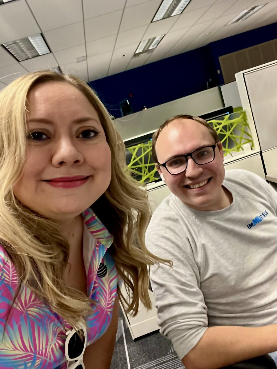 KattiaS_Ramirez's tweet image. Awesome time co-hosting WUITM witj @AlyssaMoore_12  and a behind the scenes pic of Our Ops team doing what they do best!! @KAMOkonnects #WinMOORE