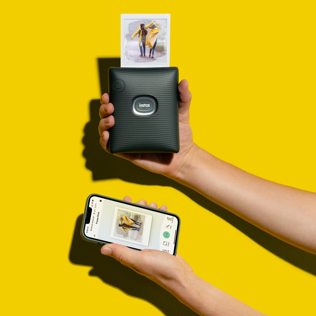 instax's tweet photo. Nothing will brighten your day like a fresh print ☀️💖 Tag the person you’d dance in the rain with
.
.
.
#DontJustTakeGive
#InstaxSquareLink
#GoBeyondTheFrame
#SunnyDaysAhead https://t.co/xo4Aq0iEW4