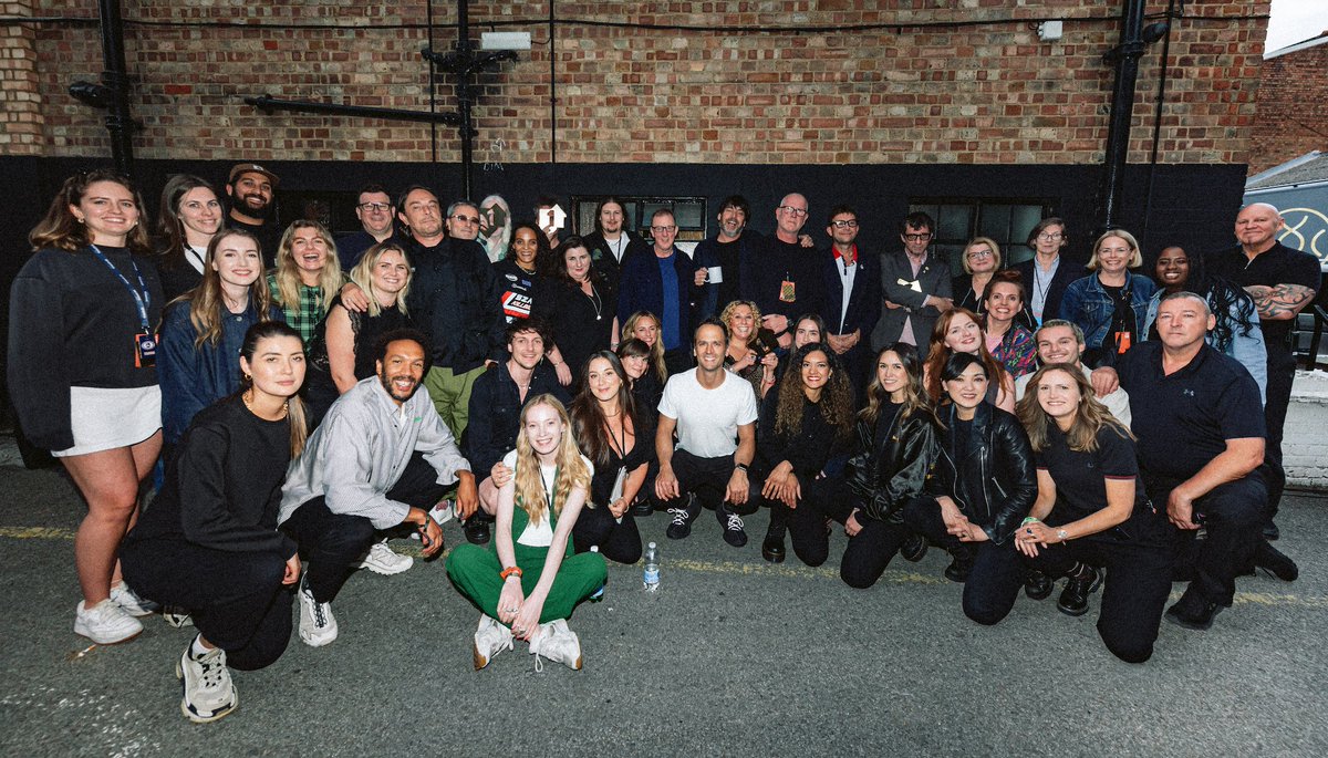 MusicWeek's tweet photo. . @parlophone MD Jennifer Ivory hails 'exhilarating moment' for @blurofficial as they hit No.1: https://t.co/sOXumHpx83 #Blur https://t.co/TNxe1LarSW