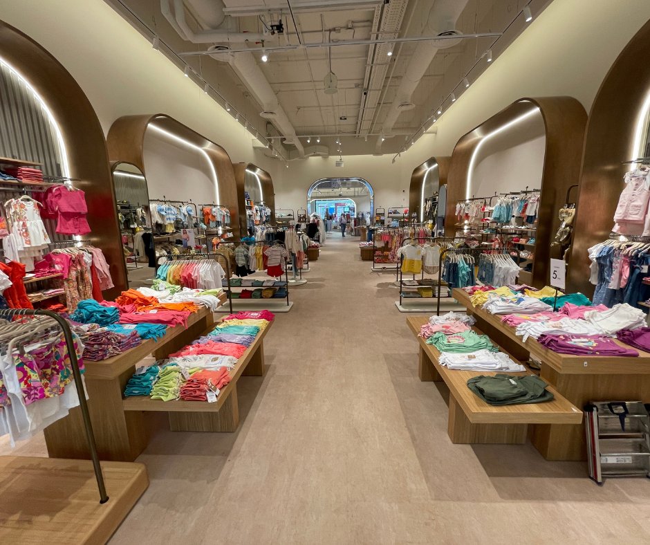 La imagen de Sfera empieza a implantarse en las Flagship store.👈
Cuentan con detalles más cuidados creando más amplitud por las tonalidades neutras empleadas.
#materio #materiosoluciones #interiorismo #decoración #diseño #arquitectura #retail #revestimientos