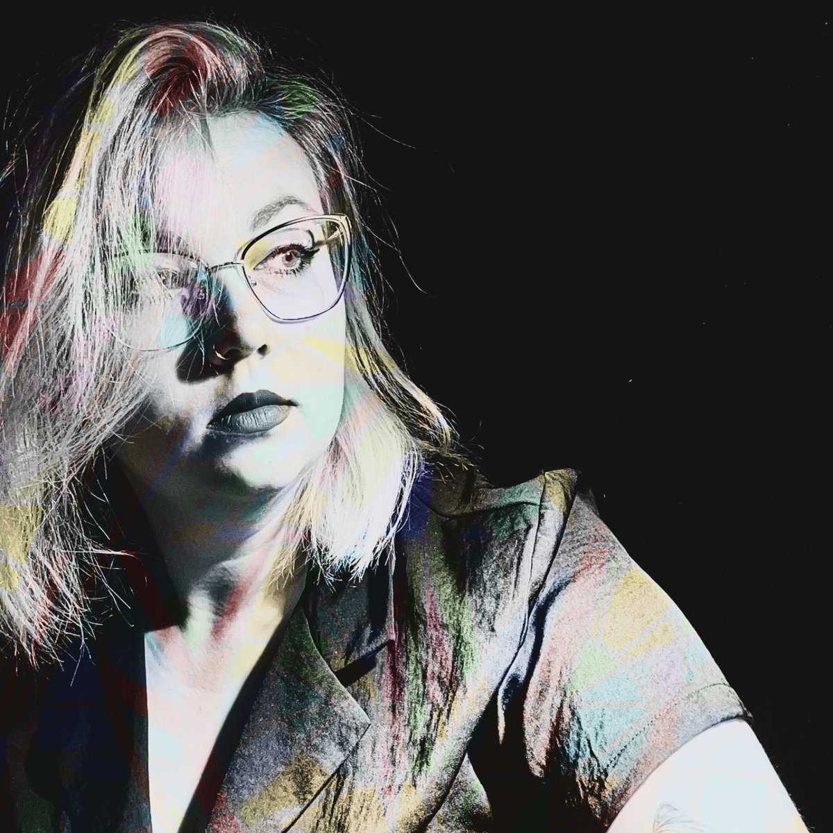 HallowedInBlack's tweet photo. Introducing: Dars

This guitarist and vocalist is... Insane

I cling onto my memories like they will fill my lungs with more air to breathe. 

Still figuring shit out, 26, love my silly little guitars a normal amount (not)

#hallowedinblack https://t.co/gapftqmZuk