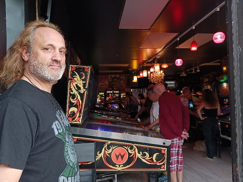 Pinballmedics's tweet photo. Free Play Friday @ #montrealpinballarcade 923 Girouard. $15 from 5pm - 10pm, two floors 60 machines! Come play on the best collection of Classic Pinball &amp; Video Games on the Island! https://t.co/elQRboPVnj