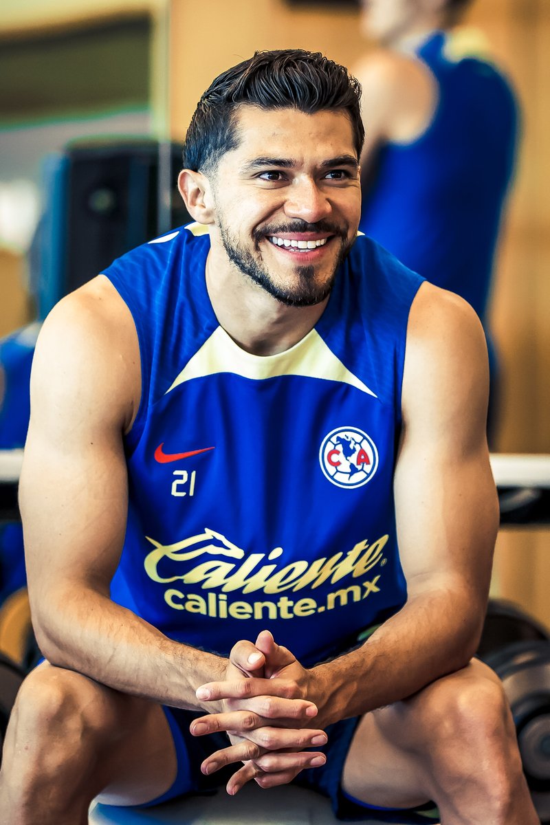 ClubAmerica's tweet photo. Buen día mi Capi 🦅💣 https://t.co/EbMjV7RhVw
