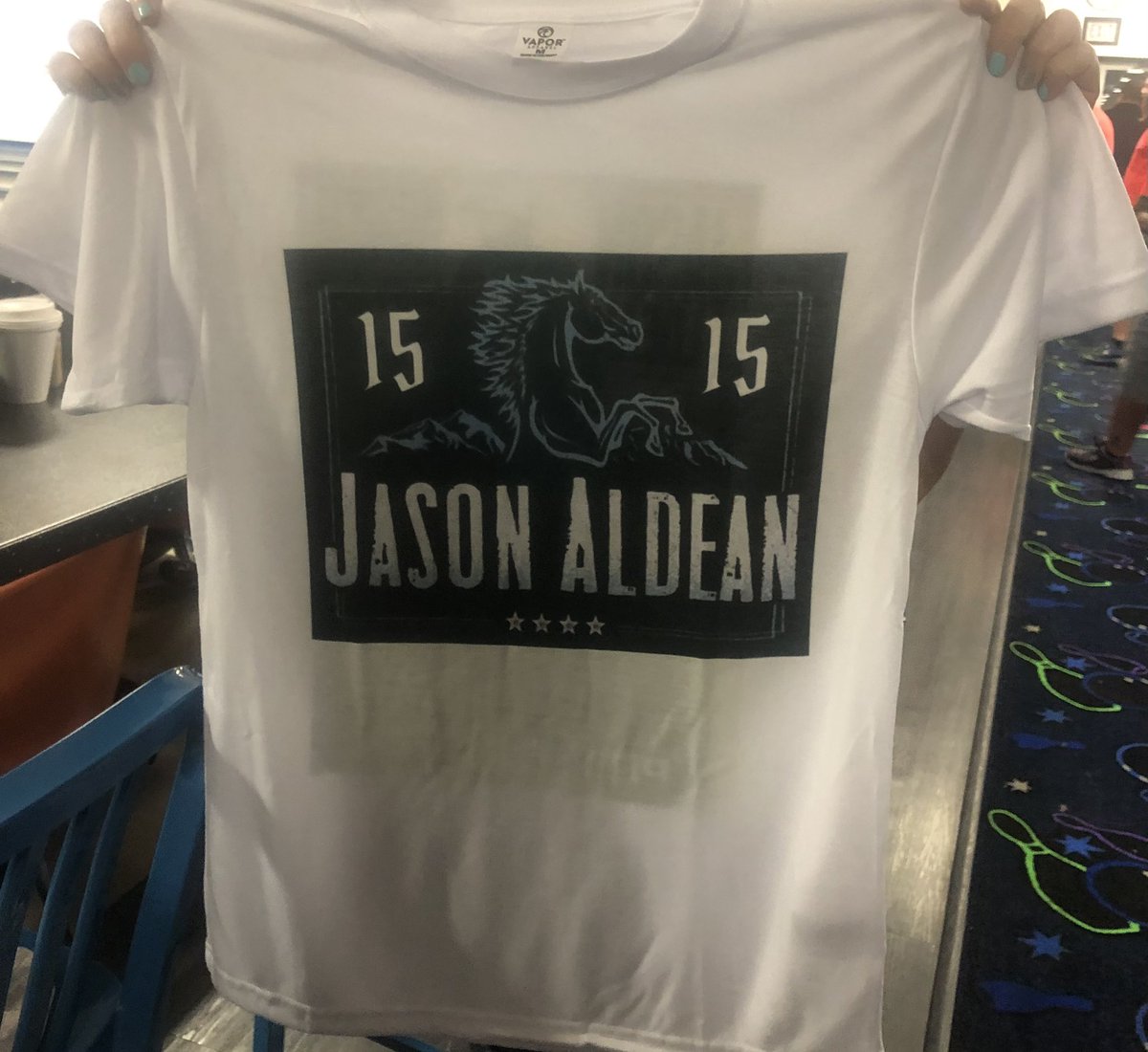 Andy_Green2004's tweet photo. 1:00pm First in line for @Jason_Aldean &amp; @m10penny #HighWayDesperadoTour @HersheyparkStdm #WeBack #TryThatInASmallTown  #AldeanArmy @JasonAldeanFC https://t.co/QlKcHvdDP5
