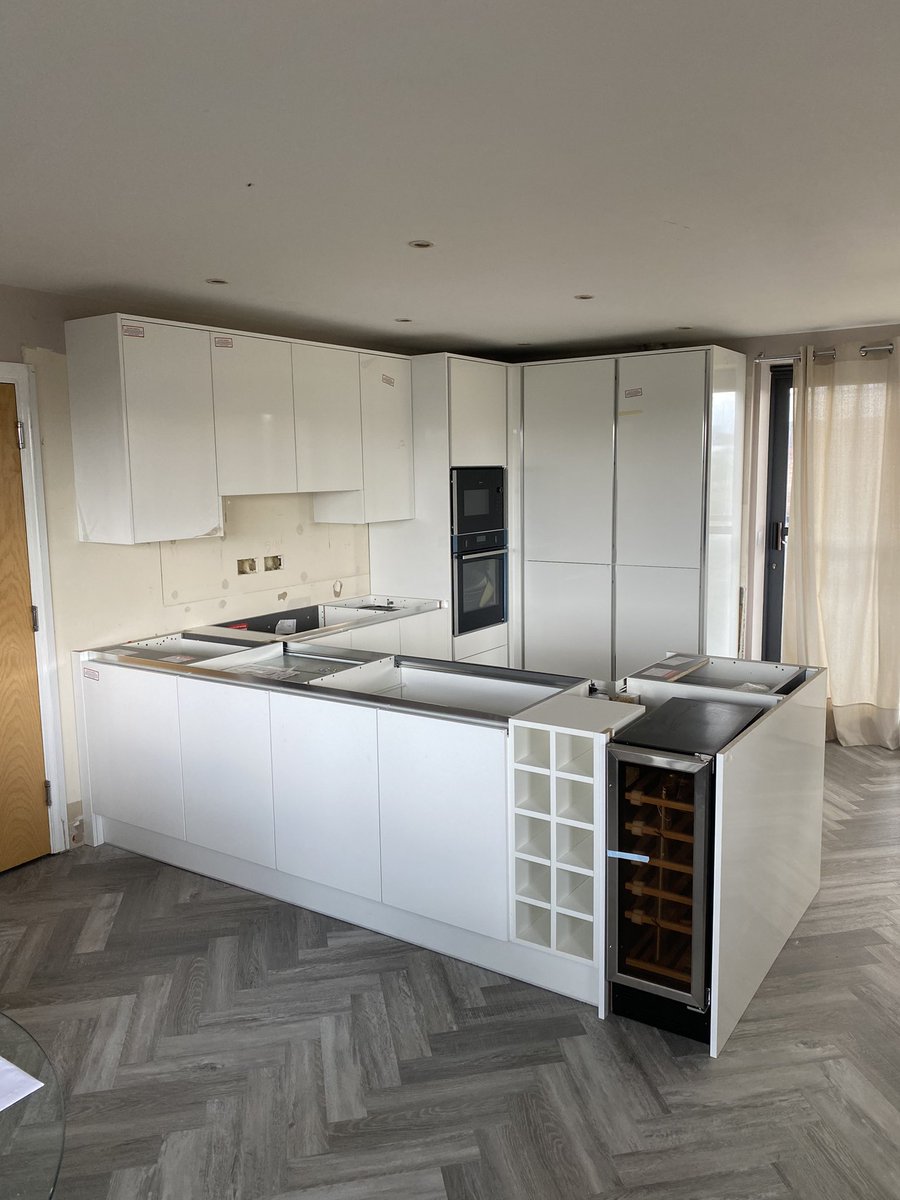 Couple of kitchens I’ve done over the last 2 weeks, not 100% finished yet 🔨