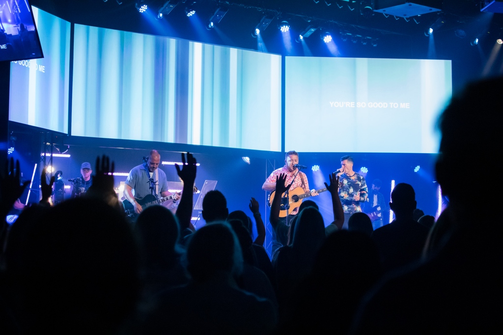 WellspringMB's tweet photo. For the cross that You bore and the debt that You paid
For the victory You won over death and the grave
Oh, this is the reason I sing
For the hope that You give and the joy that You bring
For the promise that Heaven is waiting for me

#worshiplyrics #praiseandworship https://t.co/KcJlbdhu0Z