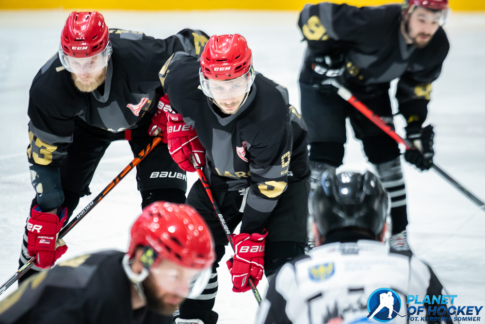 Bardzo duże wzmocnienie składu nowotarskiego Podhala stało się faktem! ✅
Po ośmiu latach wychowanek tej drużyny Damian Kapica powraca do swojego rodzimego klubu ❗

planetofhockey.com/n/9151/damian-…

#DamianKapica #ComarchCracovia #TransferywPHL #PHL #PodhaleNowyTarg
