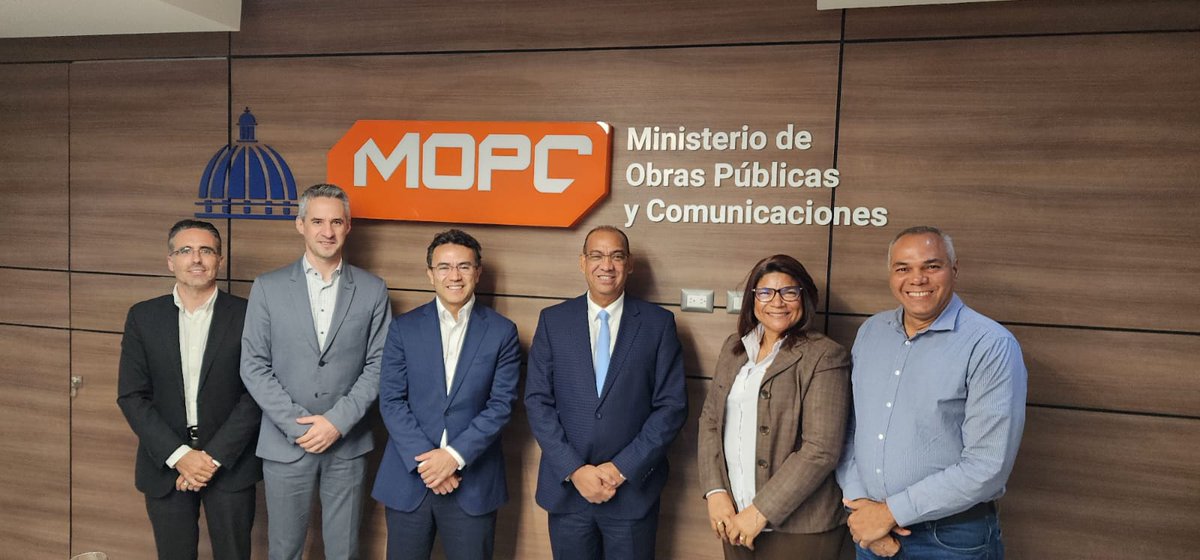 Con motivo de la visita de <a href="/ArielYepezG/">Ariel Yepez</a>, Gerente de Infraestructura y Energía de  <a href="/el_BID/">Banco Interamericano de Desarrollo</a>, nos reunimos con el Ministro <a href="/DeligneAB/">Deligne Ascención</a>  para conversar sobre avances en la ejecución del Puerto de Manzanillo y el Programa de Rehabilitación y Mantenimiento de la infraestructura vial.