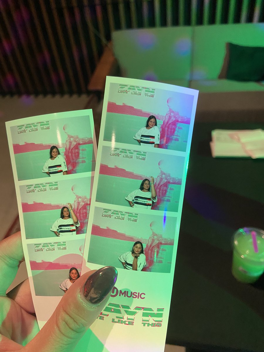 wonderchanges's tweet image. Snacks, Photo Booth and they’re making us custom shirts 🥺 #zaynpopup