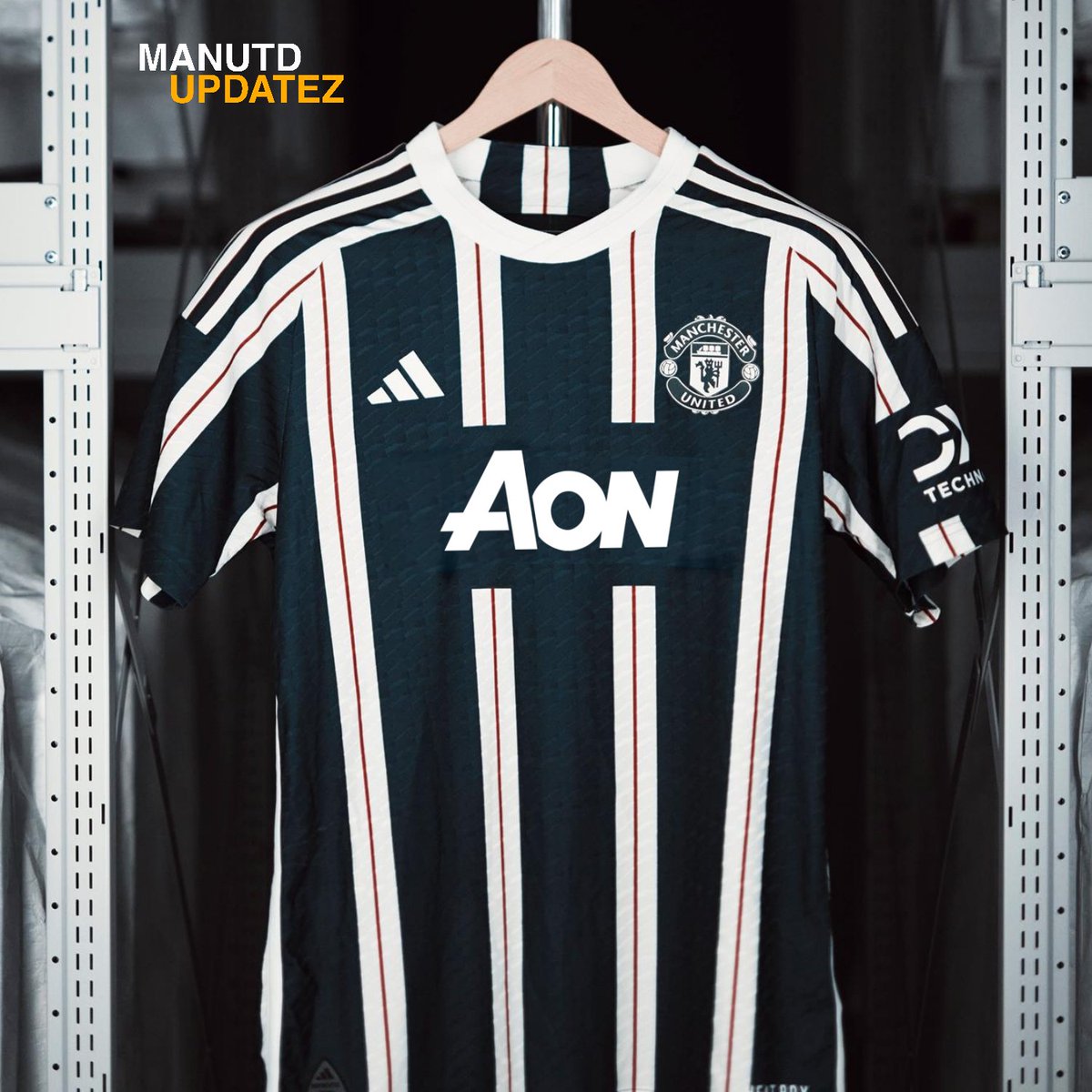 ManUtdUpdatez's tweet photo. New Shirt, Previous Sponsors! 
Which are you taking? 

#mufc https://t.co/HXAO2yJEw2