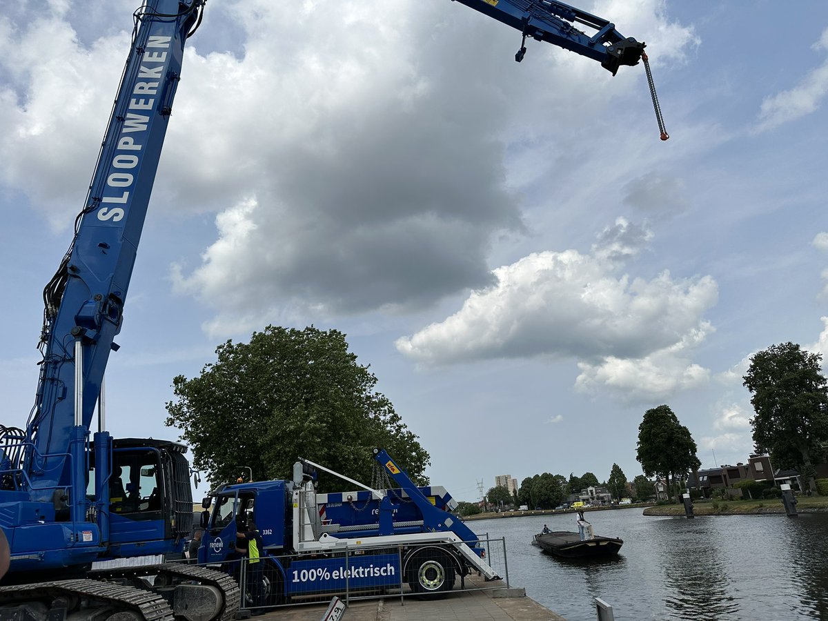 smartidnl's tweet photo. Logistiek over water en elektrisch. Dat kan door bedrijven die samenwerken @citybarge en @cityhub https://t.co/lRyqyv9NoJ