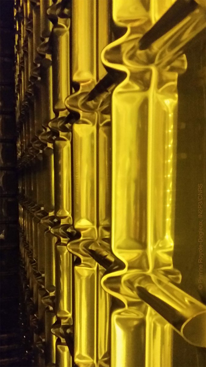 CNRS_IN2P3's tweet photo. #UnétéaveclIN2P3 🌞 | Cet été, découvrez les coulisses de l'IN2P3 en images (12/19)
« Piège à neutrinos »
Photo du détecteur #ProtoDUNE réalisée par @particlefan depuis la plateforme neutrino au @CERN.
https://t.co/E0e1mnOLWK https://t.co/wJhz6sSvr1