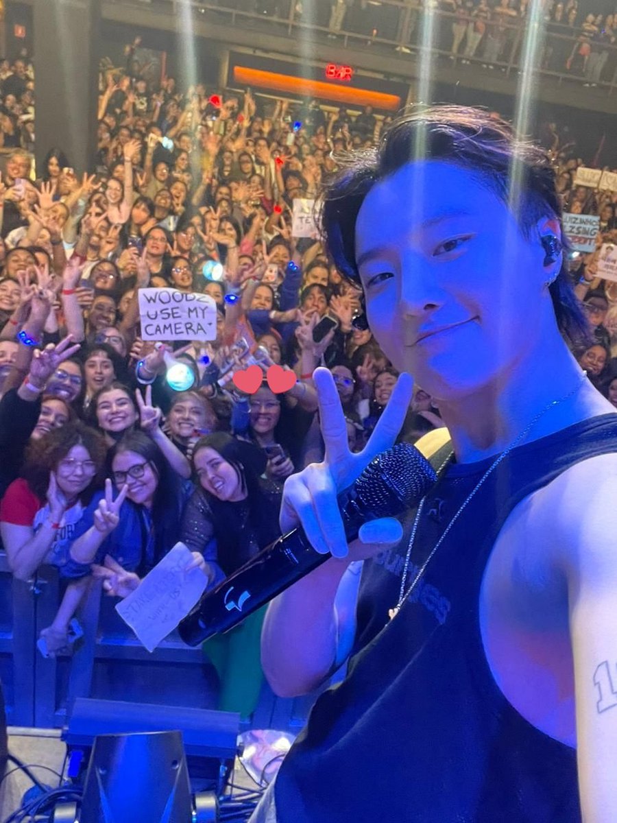 xonepoems's tweet photo. @_chowoodz eu te amo 🩵🧡 https://t.co/W4eV2vKf6P