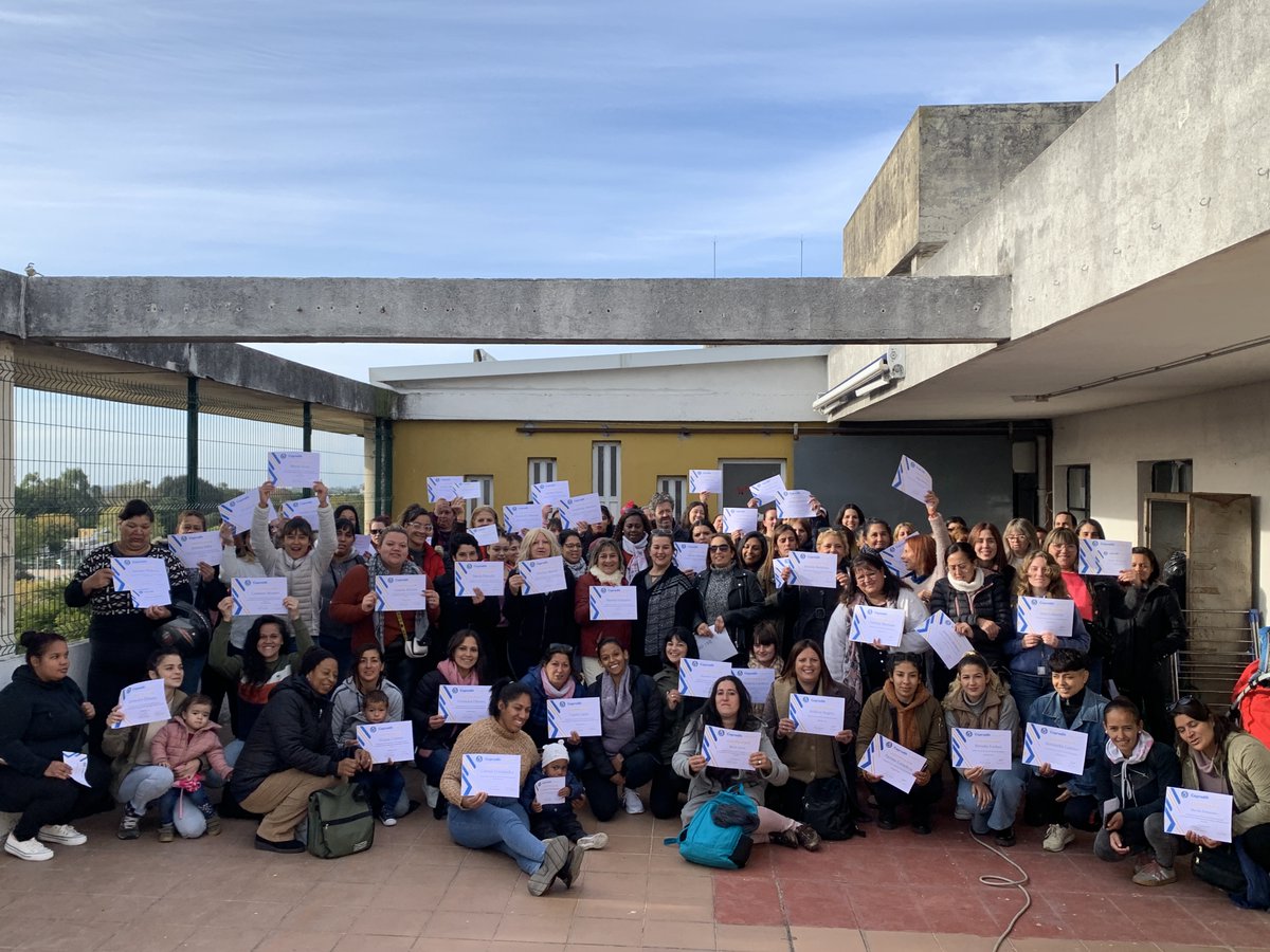 💙P R O M O V E R💙
Es uno de los principales programas de nuestra organización, es el que tiene como principal objetivo la capacitación de cientos de mujeres al año.
Solo en el primer trimestre de este año se entregaron 472 Certificados y Constancias.
bajo.