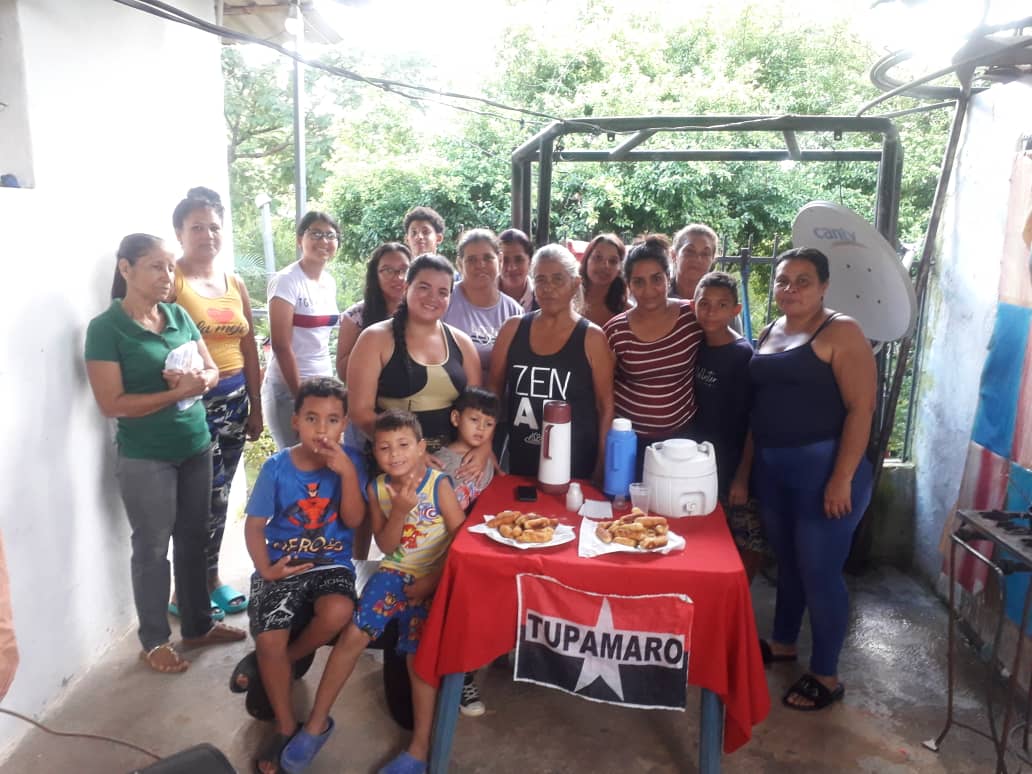 MrtValencia's tweet photo. El día 27/07/2023 en la comunidad del Barrio central los Pozones, la Secretaria Femenina de la Estructura de Valencia, realizó el "Taller de Fabricación de Tequeños" con el fin de empoderar a las y los Militantes de nuestro Partido Tupamaro.
#Produccion 
#EjemploDeLucha https://t.co/vFZCGFMbuz
