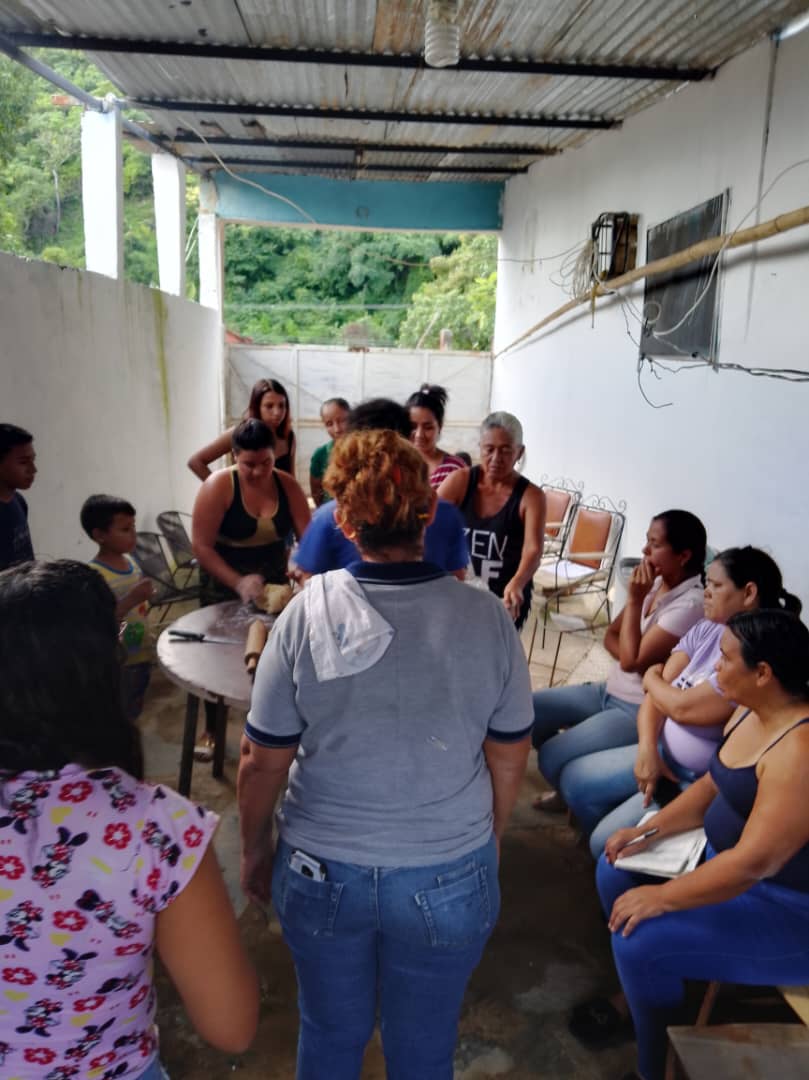 El día 27/07/2023 en la comunidad del Barrio central los Pozones, la Secretaria Femenina de la Estructura de Valencia, realizó el "Taller de Fabricación de Tequeños" con el fin de empoderar a las y los Militantes de nuestro Partido Tupamaro.
#Produccion 
#EjemploDeLucha