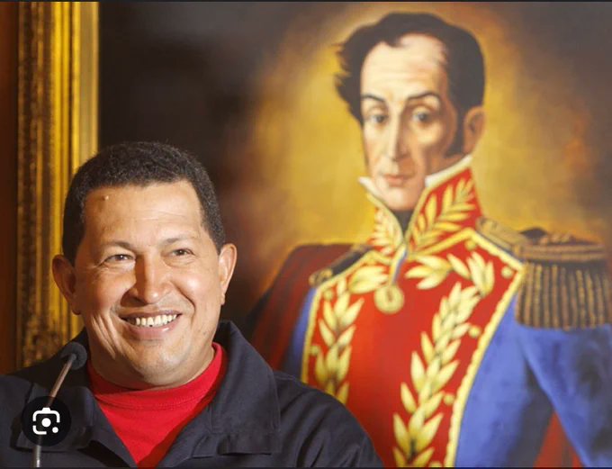 🎶En la despedida del amigo queda un adiós detenido
Palabras que se congelan, ganas de ya haberlas dicho
Lágrimas que no se lloran pa´ no aceptar que se ha ido
Pena convertida en gloria, amanecer extendido.🎶
#ChavezVive en el corazón del pueblo.