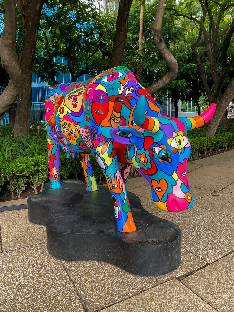 DONDEIRweb's tweet photo. ¿No has ido? Lánzate a ver las vaquitas más divertidas y coloridas que llegaron a Paseo de la Reforma con #CowParade 🐄 ¡es GRATIS y hasta hay una vaquita quinceañera y una Simi-vaquita! ✨ https://t.co/ux4Hxq262y https://t.co/2OnKqsp3Ig