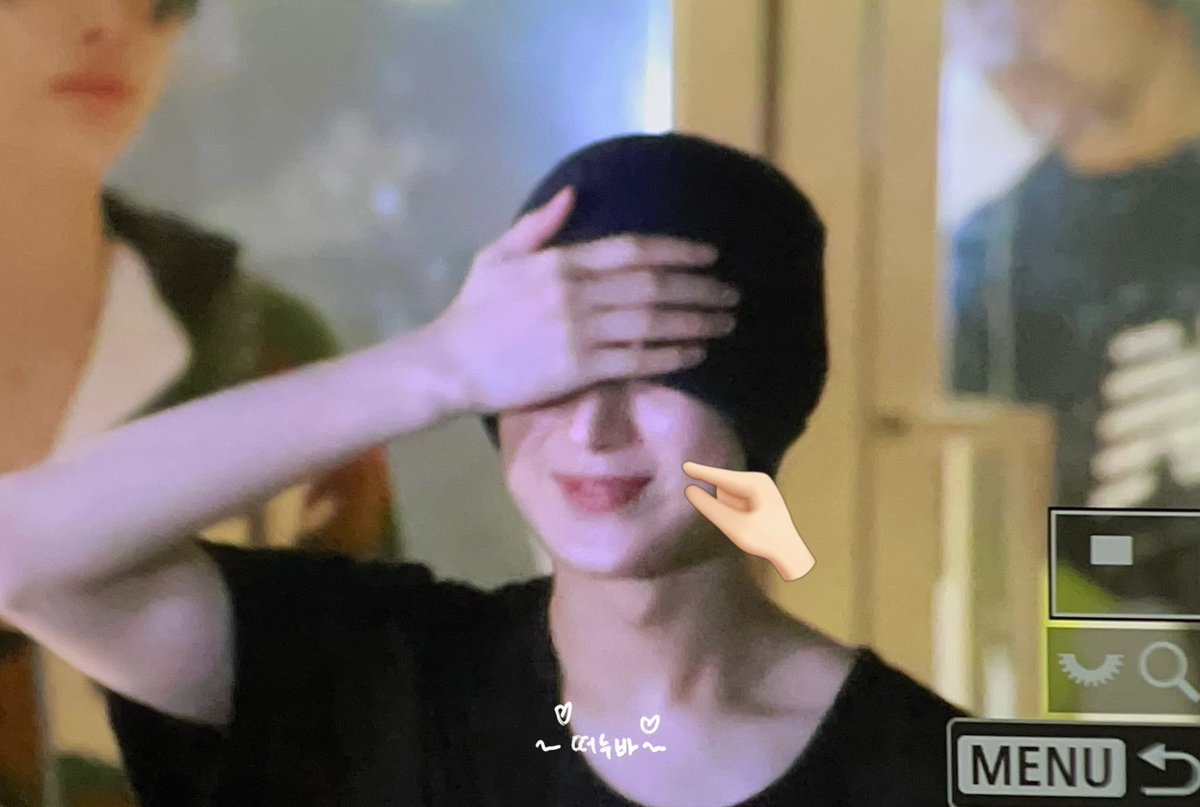 softlysunoo's tweet photo. sunoo new hair color because why is he holding that beanie with his dear life 😭 https://t.co/UPnFgrLfS1