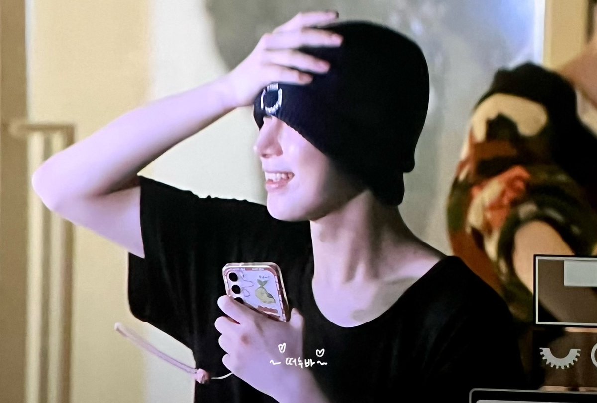 softlysunoo's tweet photo. sunoo new hair color because why is he holding that beanie with his dear life 😭 https://t.co/UPnFgrLfS1
