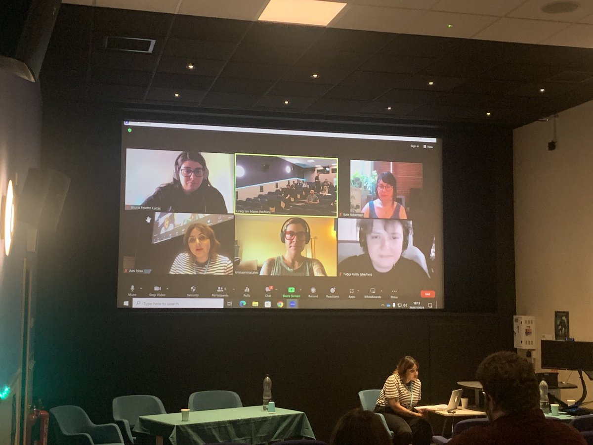 The final panel of the day, New Horror Histories: Video Essays on Women in Horror, shares four excellent video essays created by @Bruna_FinalGirl @tkutlu88 Kate Robertson and @horrorchromatic using a variety of editing, sonic and visual techniques for reflexive analysis #Fear2000