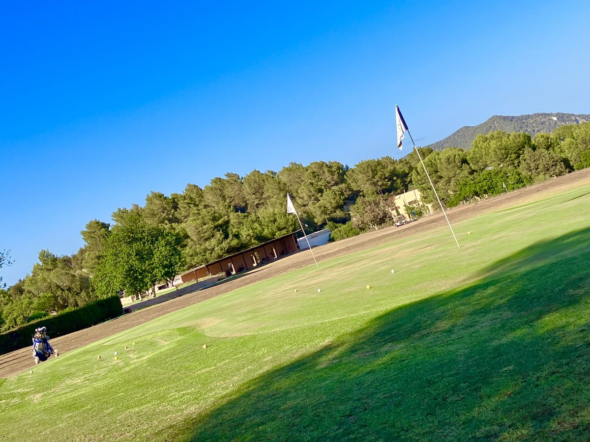 ubergloria's tweet image. Happiness at a glance. ⛳️ my #chippinggreen today