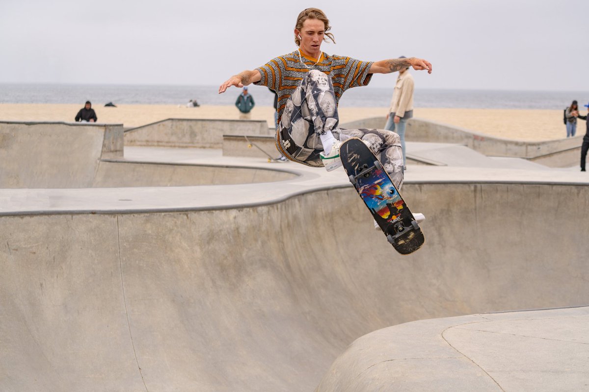 DTAvisuals's tweet photo. "Watch out world! 🛹✨

#skaters #radmoves #skatelife #adorablealert #skateboarding #boardtricks #streetstyle #skatejump #fotodelgiorno #photoofday #fotografopadova #losangelesphotographer https://t.co/nVPCWihVpV