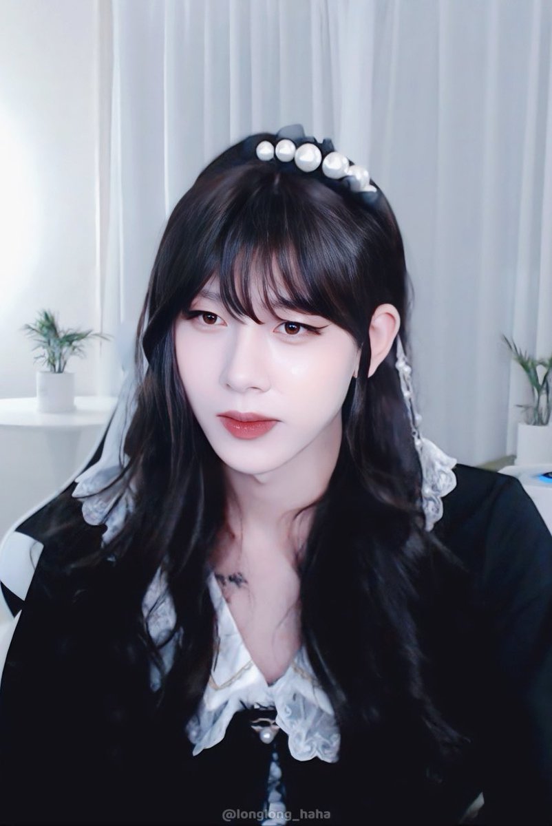 longlong_haha's tweet photo. 😯😯😯

#정현 #이정현 #JUNGHYUN https://t.co/ArYzlqwblm
