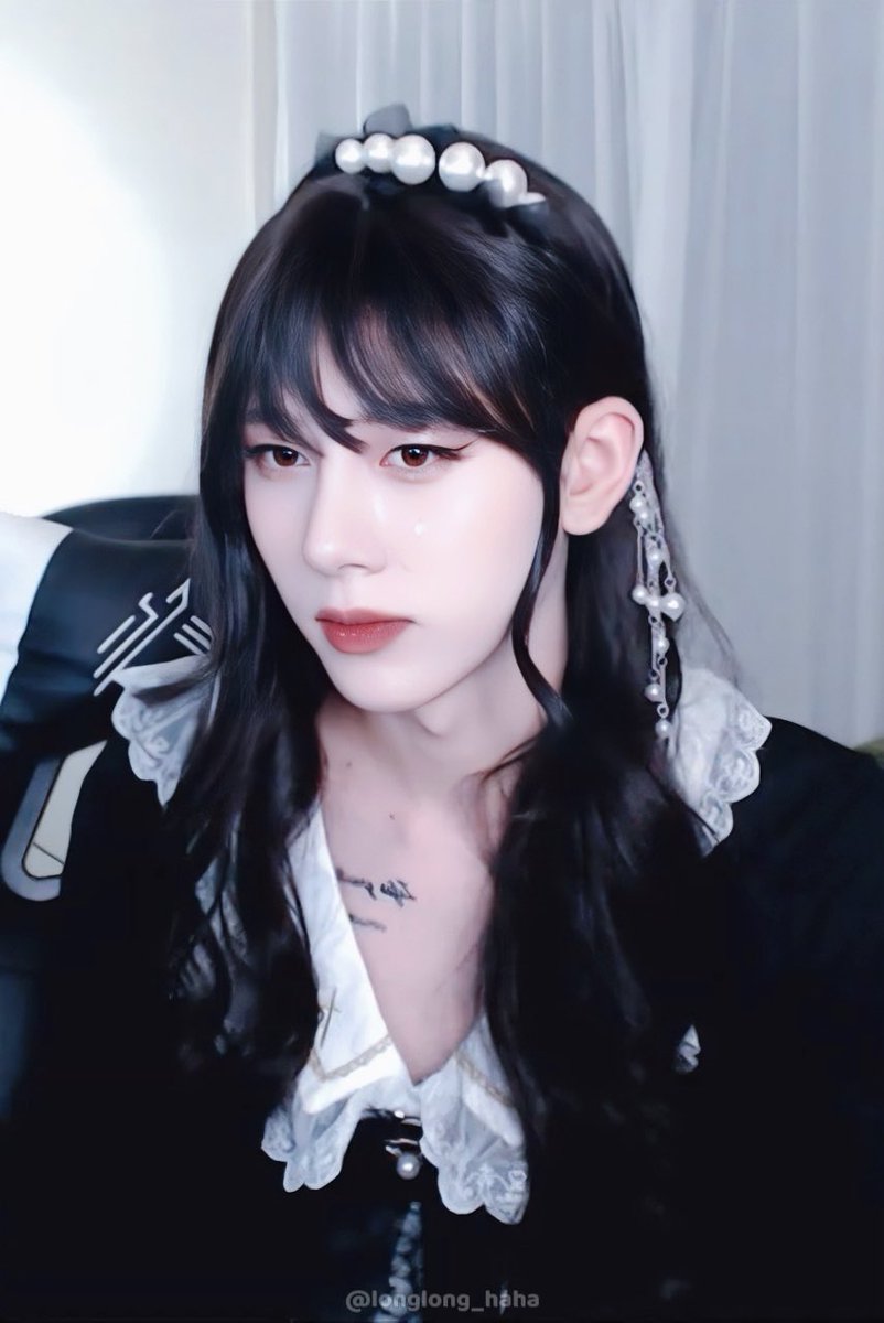 longlong_haha's tweet photo. 😯😯😯

#정현 #이정현 #JUNGHYUN https://t.co/ArYzlqwblm