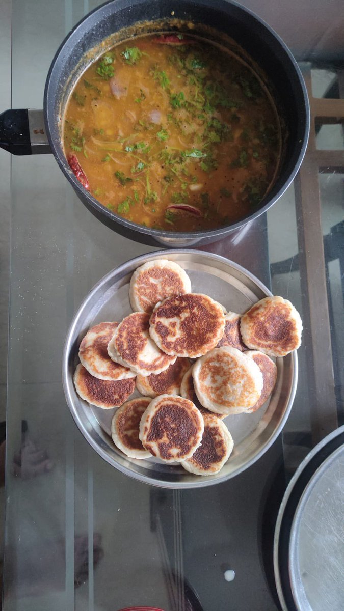 Dr_of_Lifestyle's tweet photo. Almost 80% clients are vegetarian..!! And they are into ketosis!! 

किटोसिस म्हणजे शरीर एनर्जी साठी कार्ब्ज सोडून फॅट वापरते त्या स्टेज ला किटोसिस म्हणतात. हे “लो-कार्ब” मध्ये होतं.
- (शेवटचा फोटो हा पनीर ईडल्यांचा आहे.)

So, it’s not about being vegetarian or non-vegetarian, it’s about how much you are serious about your health.! 

इच्छा तिथे मार्ग. 🙂
आणि जिथे इच्छा नाही तिथे कारणं..!

#lowcarb_is_magic