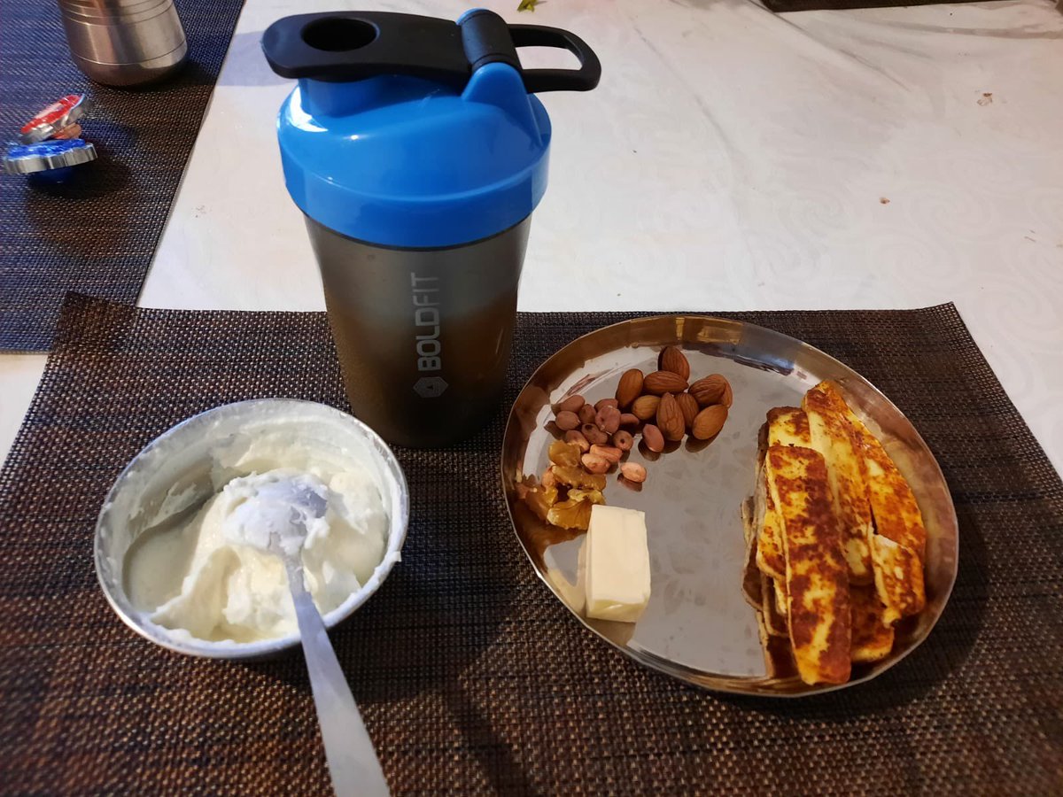 Dr_of_Lifestyle's tweet photo. Almost 80% clients are vegetarian..!! And they are into ketosis!! 

किटोसिस म्हणजे शरीर एनर्जी साठी कार्ब्ज सोडून फॅट वापरते त्या स्टेज ला किटोसिस म्हणतात. हे “लो-कार्ब” मध्ये होतं.
- (शेवटचा फोटो हा पनीर ईडल्यांचा आहे.)

So, it’s not about being vegetarian or non-vegetarian, it’s about how much you are serious about your health.! 

इच्छा तिथे मार्ग. 🙂
आणि जिथे इच्छा नाही तिथे कारणं..!

#lowcarb_is_magic