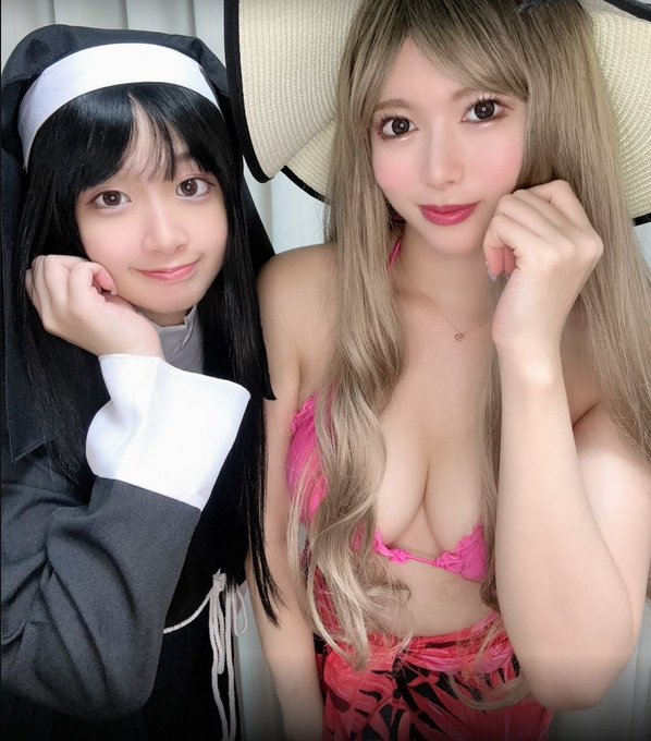 今回の夏コミでは売り子の方に来て頂きます…!

★ほずみけんじ (@08kenji01 )様のアマンダ
(右🌸愛桜みさ様@Aira_misa)と、
★シスター美憂
(左🌸御殿坂くるみ様@GotenzakaKurumi)
になっております。

スペース8月13日(日)E20a,bです、当日はお待ちしております! 