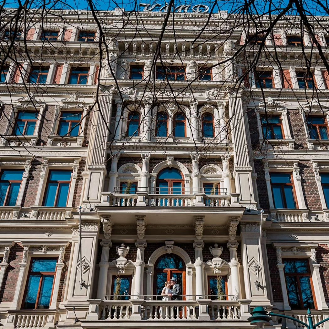 Aina yhtä upea Hotel Kämp 🍾
Heidi ja Arttu viettivät keväällä pienimuotoisia häitä. First Look- kuvat otettiin Sinebrychoffin puistossa, Vihkiseremonia Helsingin vanhassa kirkossa josta siirryttiin Hotelli Kämppiin.

#Hääkuvaus #hääkuvaushelsinki #Häät2023 #hotelkämp #Helsinki