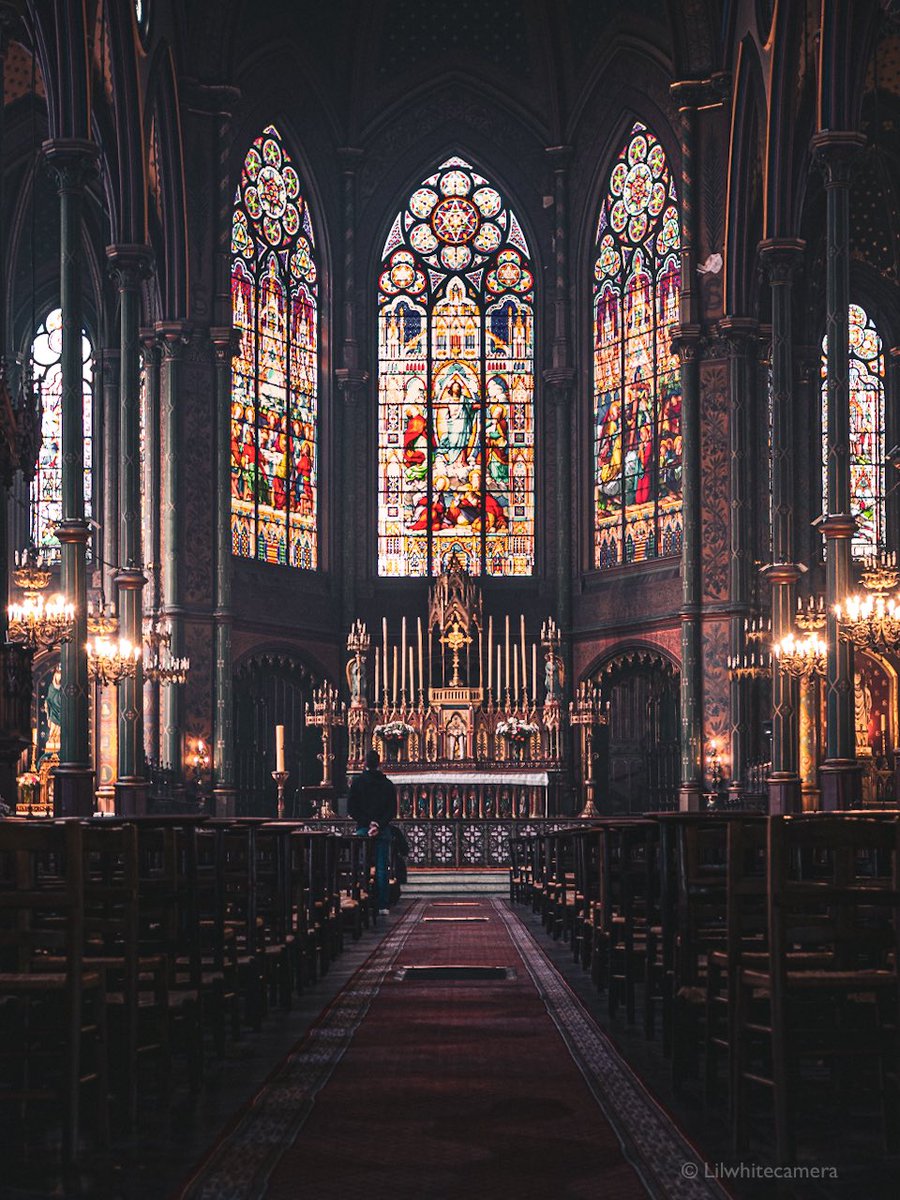 Lilwhitecamera's tweet photo. 📸 #LilPhotoFriday
L'ambiance dans les églises est toujours particulière entre la fumée des cierges la lumière et l'accoustique. En plus c'est compliqué d'être net sans trépied ! 😅
Pour la postprod j'ai testé des ambiances cinématographiques pour changer.
Qu'en pensez-vous ? 👀 https://t.co/TVNn67zyBu