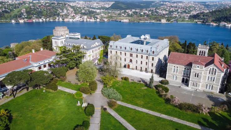 zagortenay's tweet photo. Hafize Gaye Erkan: Boğaziçi Endüstri Mühendisliği
Fatih Karahan: Boğaziçi Matematik
Cevdet Akçay: Boğaziçi Ekonomi 
Hatice Karahan: Boğaziçi İşletme

Mezunu olduğum için her an gurur duyduğum canım okulum benim. Şu güzelim üniversite üzerinde oyunlar oynanacak yer değil. Umarım yol yakınken ülke için önemini anlayıp strateji değişikliği yaparsınız. @MNaciinci