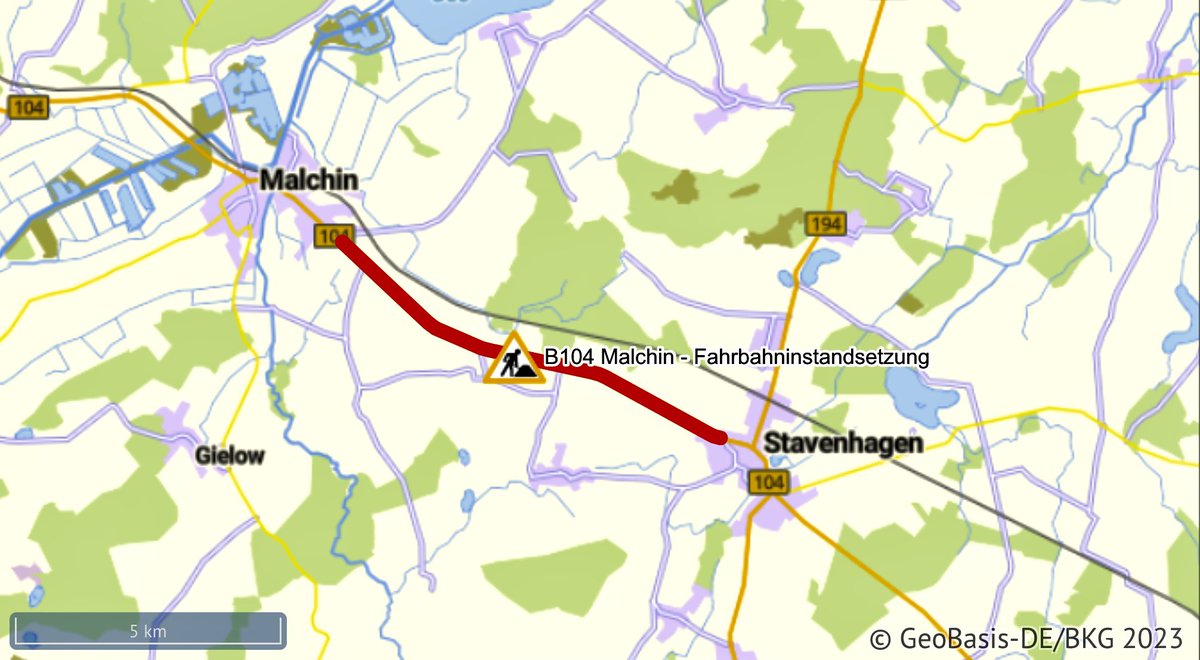 strassenmvde's tweet photo. #B104: Freie Fahrt zwischen #Malchin und #Stavenhagen im Landkreis Mecklenburgische Seenplatte. Eine Woche früher als geplant ist die neue Asphaltdecke auf acht Kilometern Länge fertig. Bei den Restarbeiten sind halbseitige Verkehrsführungen erforderlich. https://t.co/geDTR8g08R https://t.co/qLp7ursNZ4