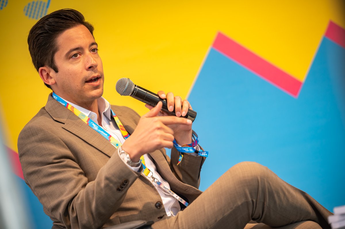 MCC_Budapest's tweet photo. "Liberals think in universal structures, but differences matter. Instead of arguing with the liberal narrative, conservatives need to offer a real alternative, which Hungary has already done."
We've launched the Hungarian version @michaeljknowles's book #ReasonsToVoteForDemocrats https://t.co/gxPken5rUn