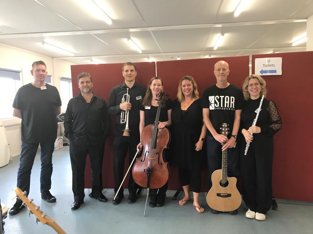 royalphilorch's tweet photo. At 2pm today RPO musicians, alongside patients and carers, are performing in @northpointsc in Hull for a free lunchtime concert, the culmination of this summer's STROKESTRA® project from RPO Resound, aiding stroke patients' recovery through music-making 🎶🥁🎻

📷 @bbclooknorth https://t.co/9AZc5KTGAW